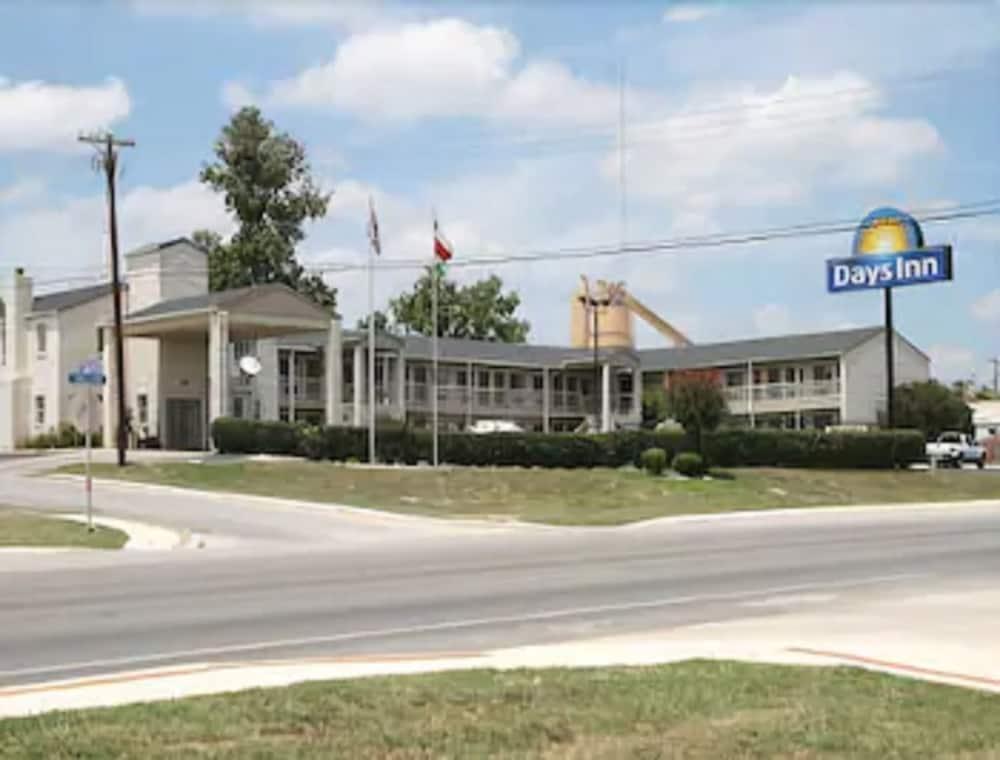 Days Inn by Wyndham Kerrville Eksteriør billede